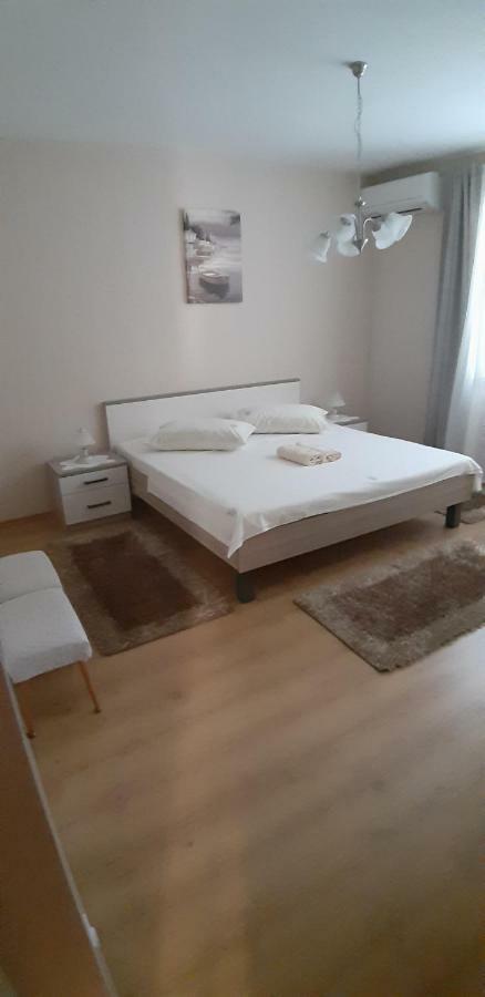 Apartment Biserka Barbat na Rabu المظهر الخارجي الصورة